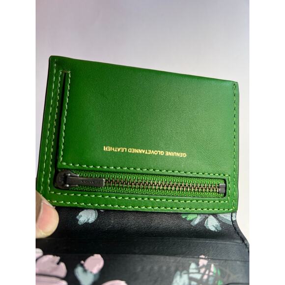 Coach 1941 Small Trifold Wallet Kelly Green With Floral Print Interior - Picture 2 of 5